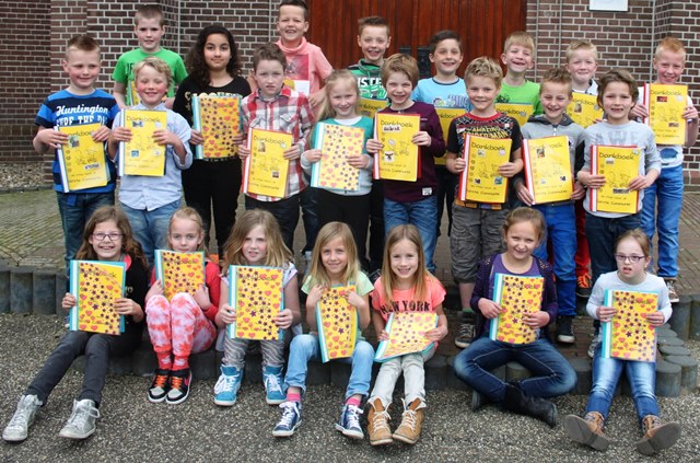 foto_kinderen_1e_h.communie_2014_voor_web.jpg